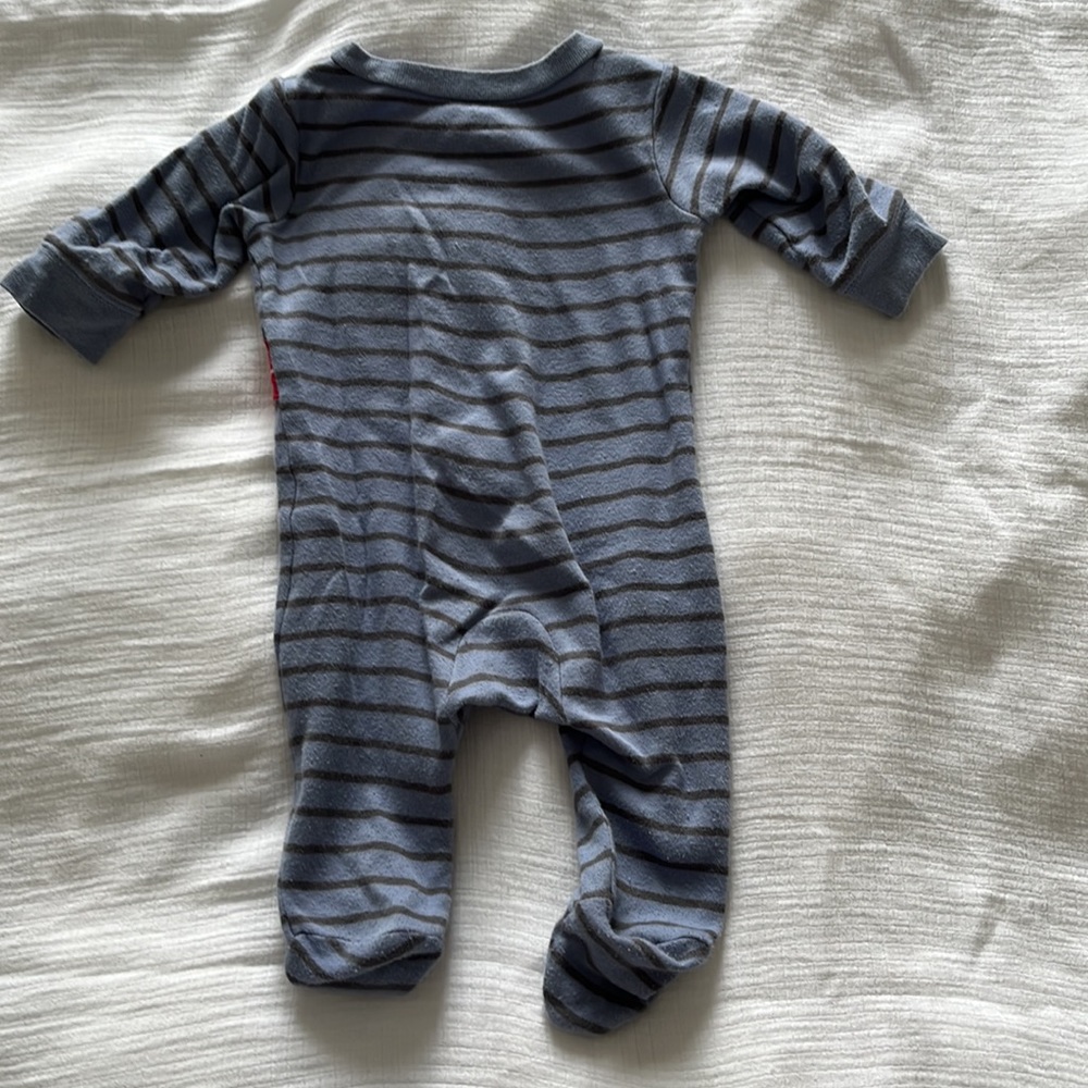 3/$20 Carter’s Sleeper | 0-3 months - Picture 2 of 3